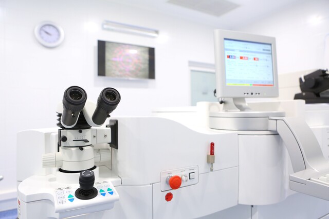 Augen lasern, Operation, Lasern, OP-Saal, Geräte