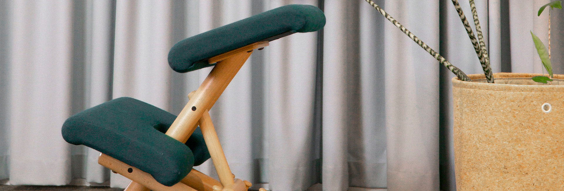 Ergonomische Kniestühle lassen sich auf Ihr Sitzverhalten abgestimmt anpassen. Bildquelle: Profi-Line