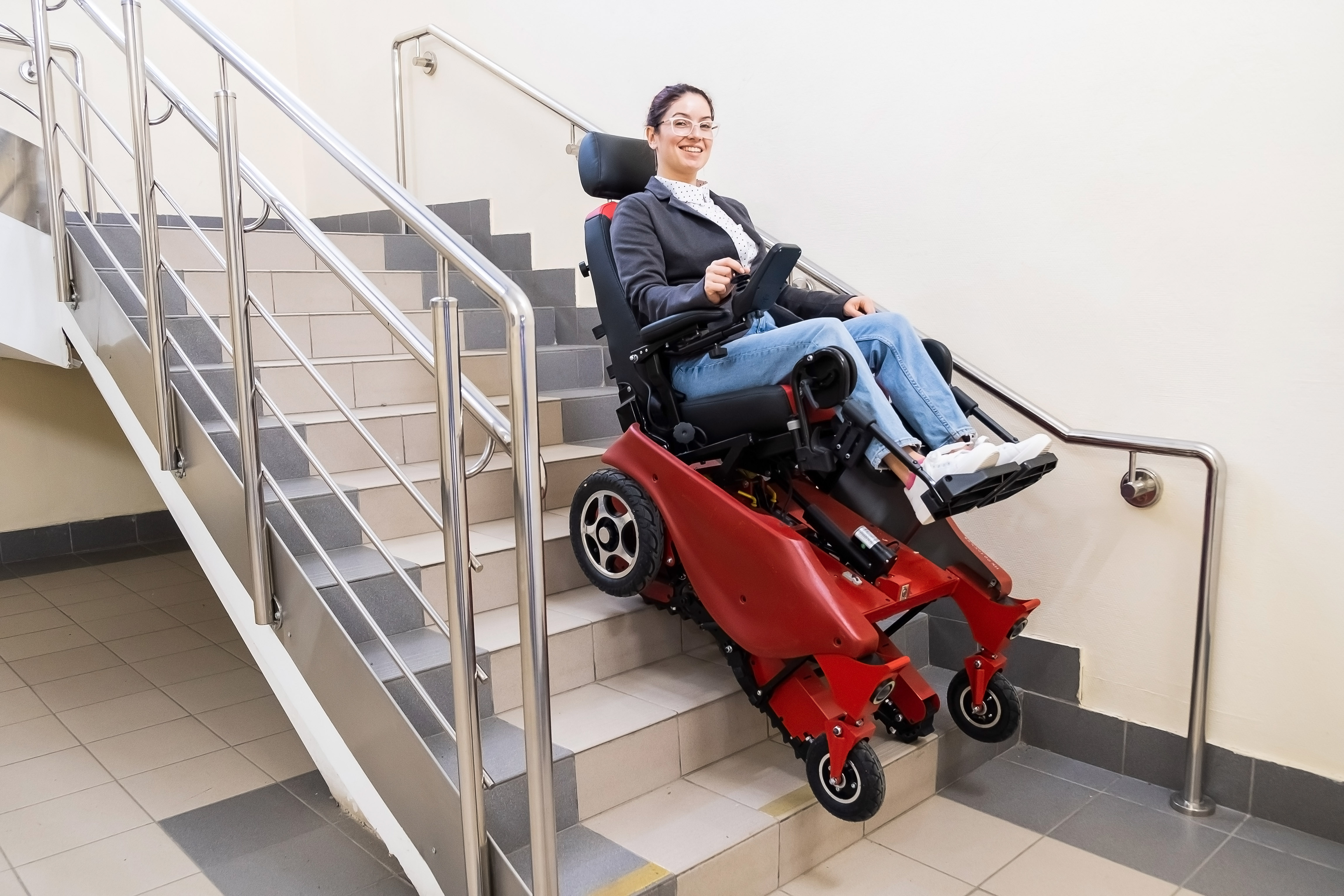 Treppensteiger Rollstuhl ☀️ Treppenlift Alternative ab 1.000€