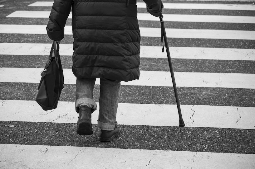 Füße, gehen, Fußgängerüberweg, Gehstock, Zebrastreifen, Handtasche, Senior