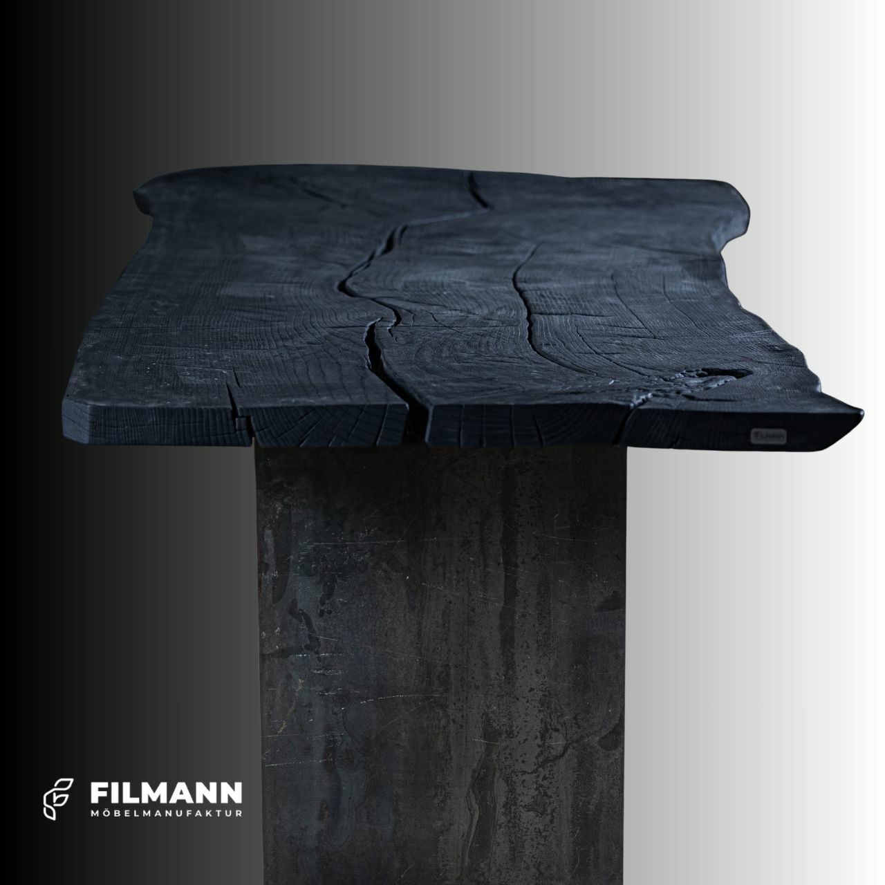 Black Oak Esstisch aus massiver Bohle