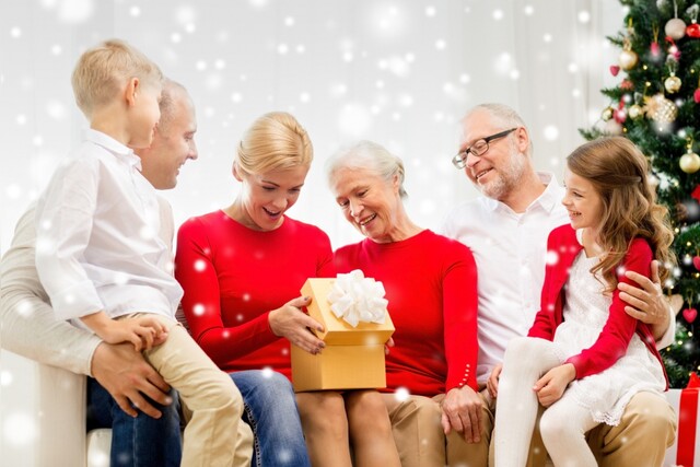 Alte Weihnachtsbräuche | Traditionen zu Weihnachten | Oma | Opa