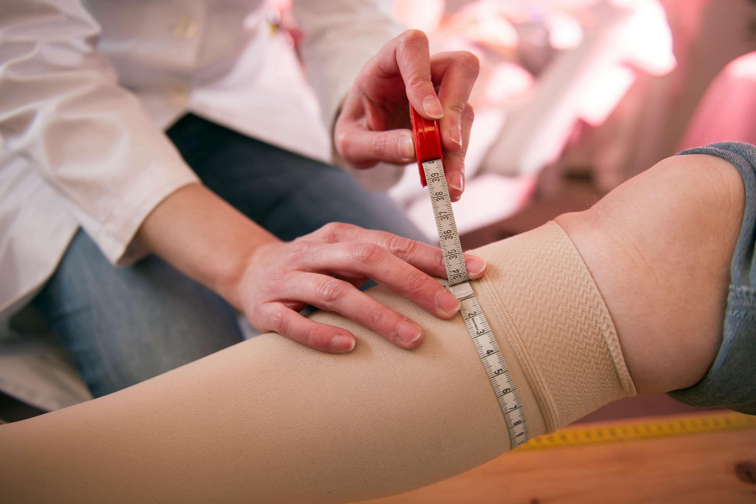 Ein Kompressionstrumpf sollte perfekt auf Sie abgestimmt sein. | ©Adobe Stock_klick61