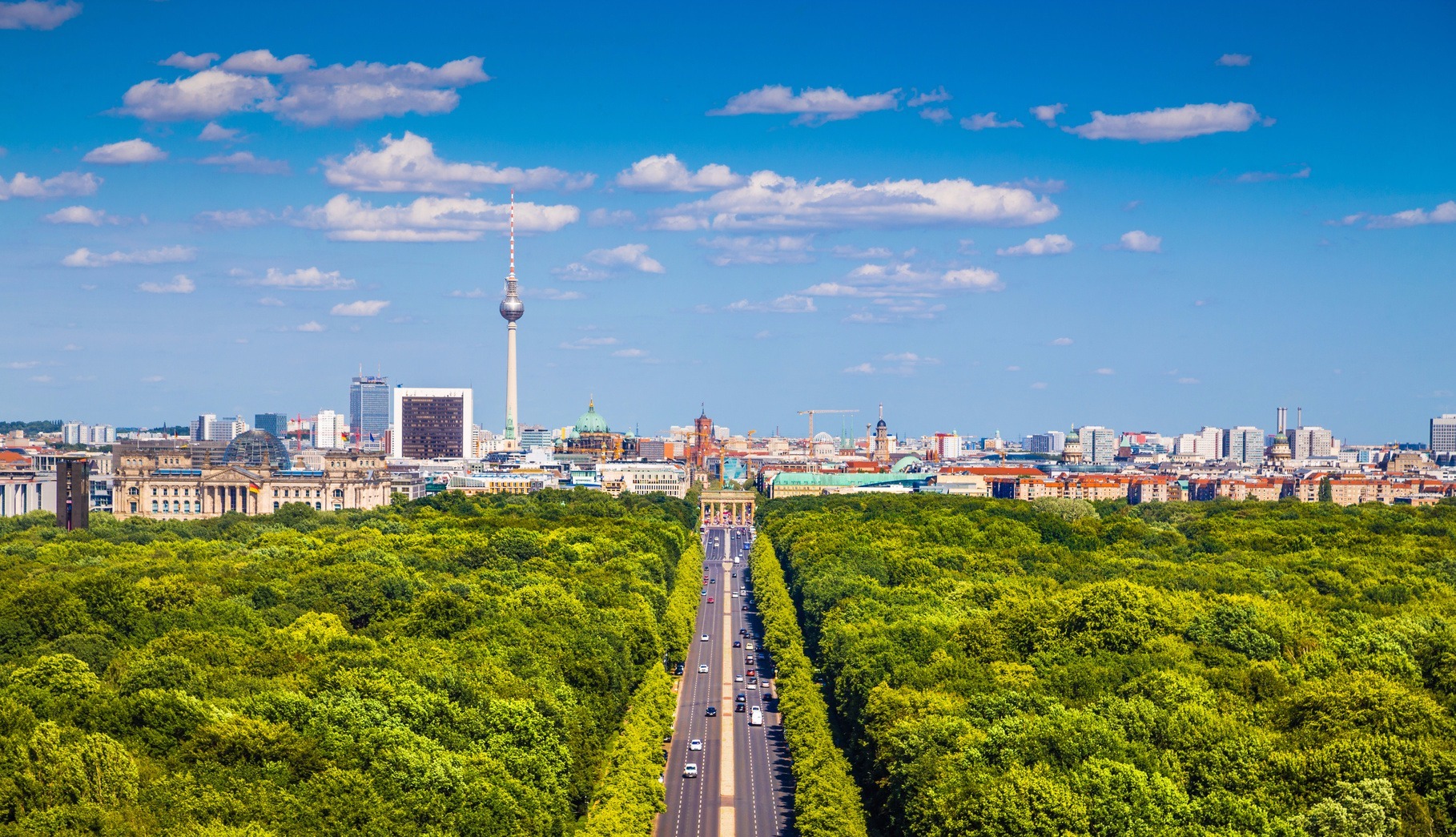 Skyline, Berlin, Tiergarten, Fernsehturm, Hauptstadt, Park, blauer Himmel, Cumulus, Fotolia