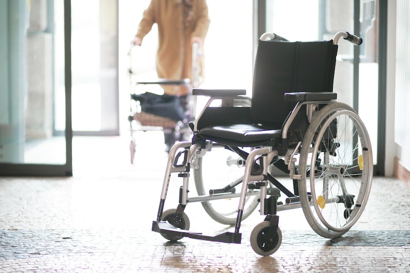 Rollstuhl, Rollator, mobil, barrierefrei, Altenheim, Seniorenheim, Pflegeheim, Behinderung