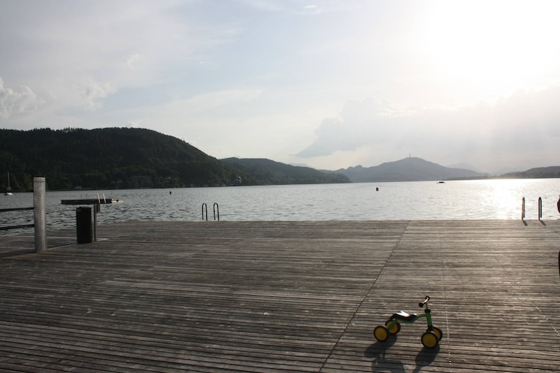 Eine tolle Aussicht auf den Wörthersee. Wörthersee, Berge, See