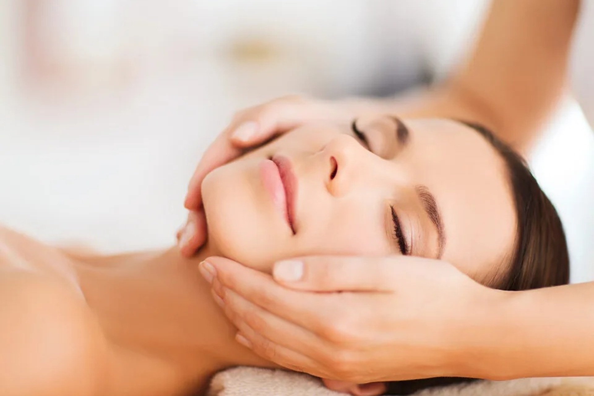 Beautypaket: Gesicht, Dekolleté & Kopf