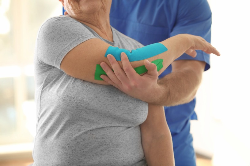 Kinesio Tape Anleitung | richtig tapen | selber kleben Bild zum Artikel: Kinesio Tape selber kleben | Schmerzstern tapen