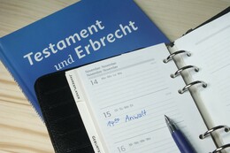 Anwalt für Erbrecht: Alle Infos zu Anwaltskosten für Erbe, Pflichtteil & Co. mit Tabelle