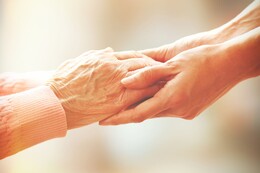 Hilfe zur Pflege: Tipps zum Antrag & Schonvermögen für die Unterstützung vom Sozialamt