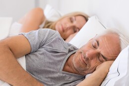 Altersgerechte Betten: Tipps für Senioren zu Matratze, Betthöhe & Lattenrost
