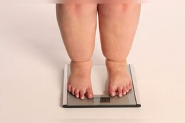 Hilfsmittel für Übergewichtige: Schwitzschutz, Gurtverlängerung & Alltagshilfen für Menschen mit Adipositas