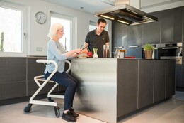 Rollator für Senioren im Test - Indoor (Wohnung) & Outdoor (geländegängig)