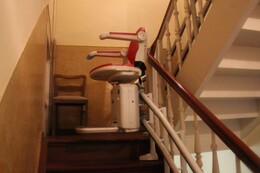 Wer kauft gebrauchte Treppenlifte? Diese Fachhändler bieten einen An- & Rückkauf an