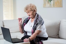 Geld verdienen von Zuhause? – Geeignete Nebenverdienste für Rentner & Senioren