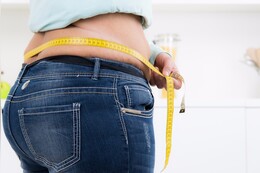 Gesund Abnehmen im Alter: Ernährungsplan und Tipps für Frau & Mann mit 50 & 60 Jahren
