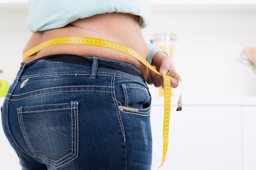 Maßband, fett, Übergewicht, Adipositas, Bauchumfang, Bauchspeck, BMI, dick, Hüftgold, schwabbelig, schwammig