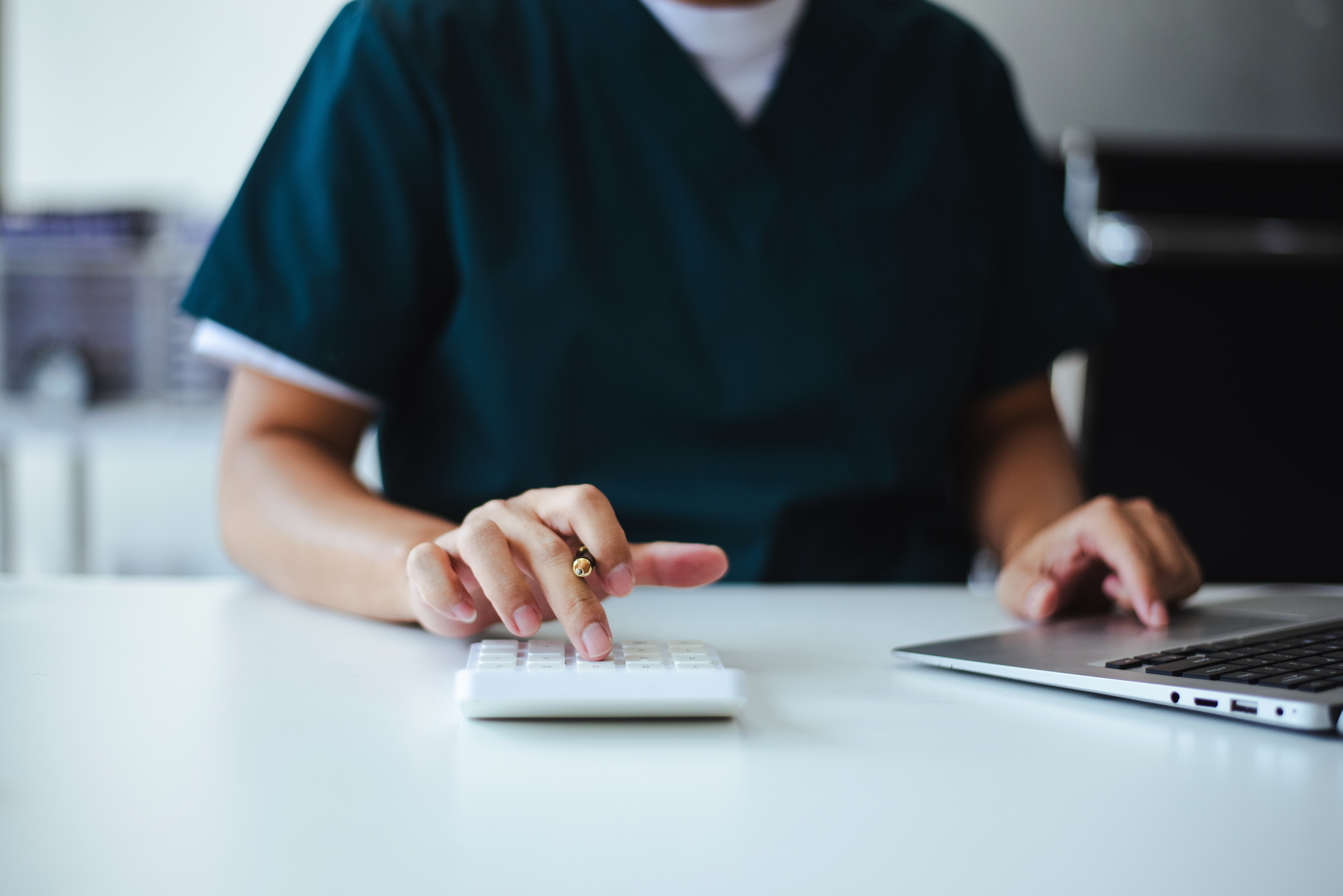 Wichtig zu beachten ist der Kostenfaktor für die Pflegekräfte. | ©Adobe Stock_Nikon