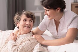 Fachkräftemangel in der Pflege – Ausbildung gegen Pflegenotstand in der Altenpflege in Deutschland