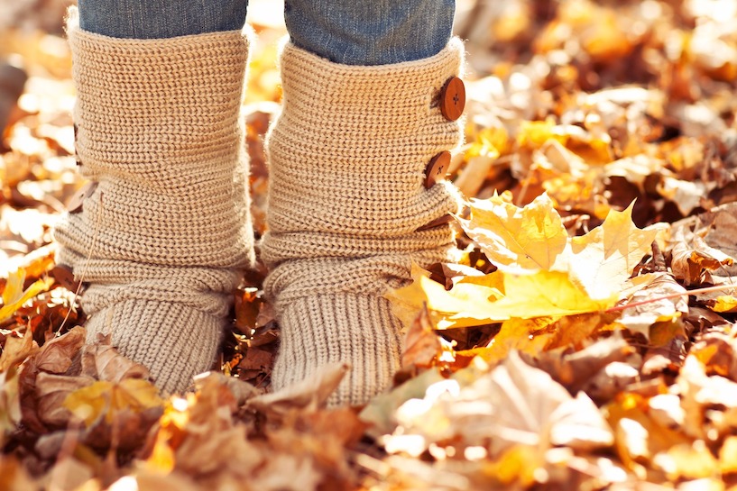 Strickmode an FĂŒĂen | Strick | Herbstkleidung Stiefel, Herbst, Beine, Schuhe