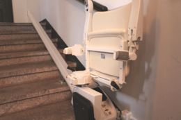 Handicare 1100 - Installation und Erfahrung mit dem schmalen Treppenlift HC 1100 &amp; Ersatzteilen