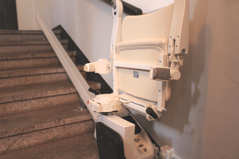 Handicare Treppenlift | 1100 | platzsparend | schmal Bild zum Artikel: Handicare Treppenlift | 1100 | platzsparend | schmal